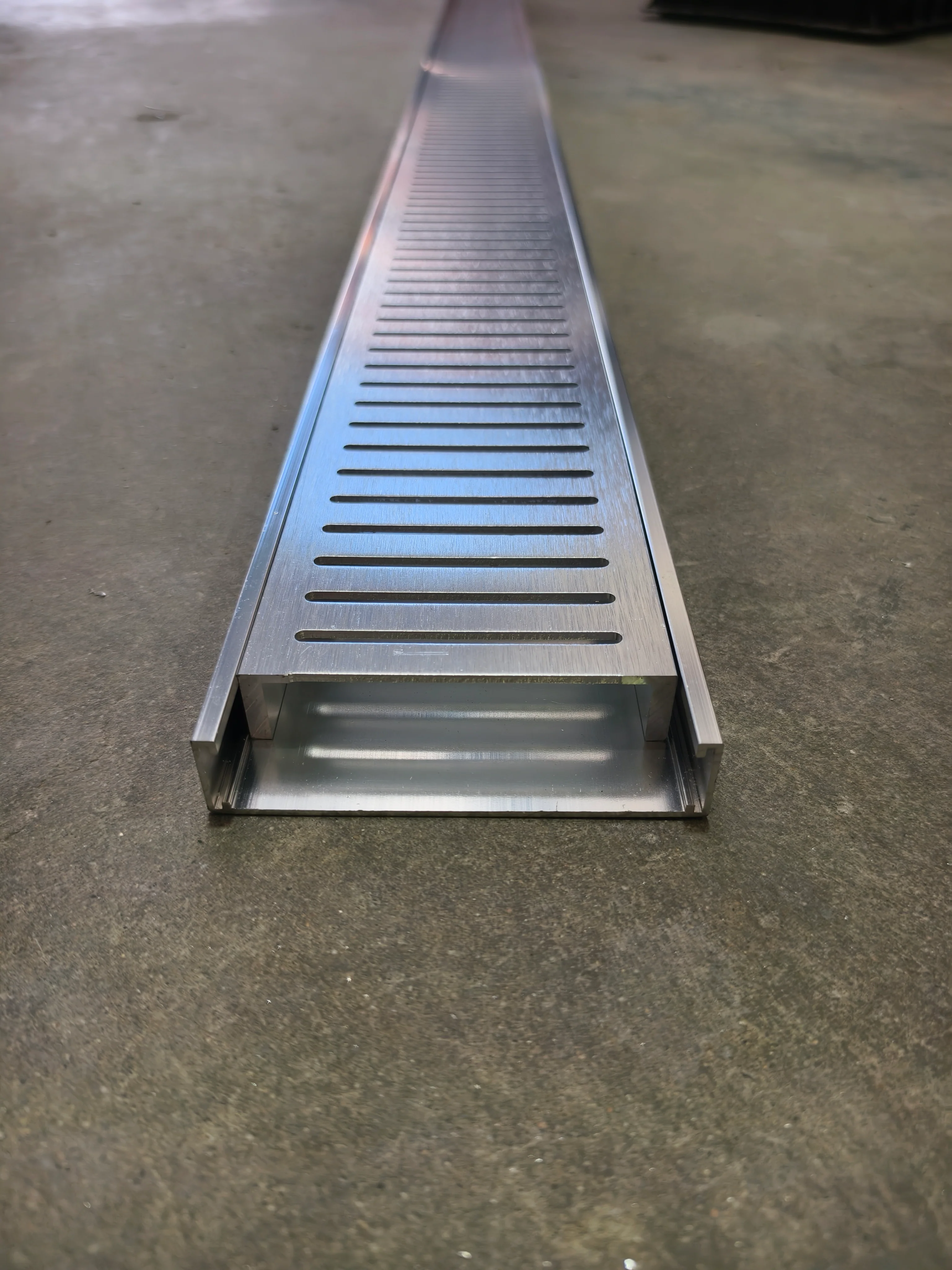 Brushed Silver Slotted DIY Aluminium Grate Kit - Image 4